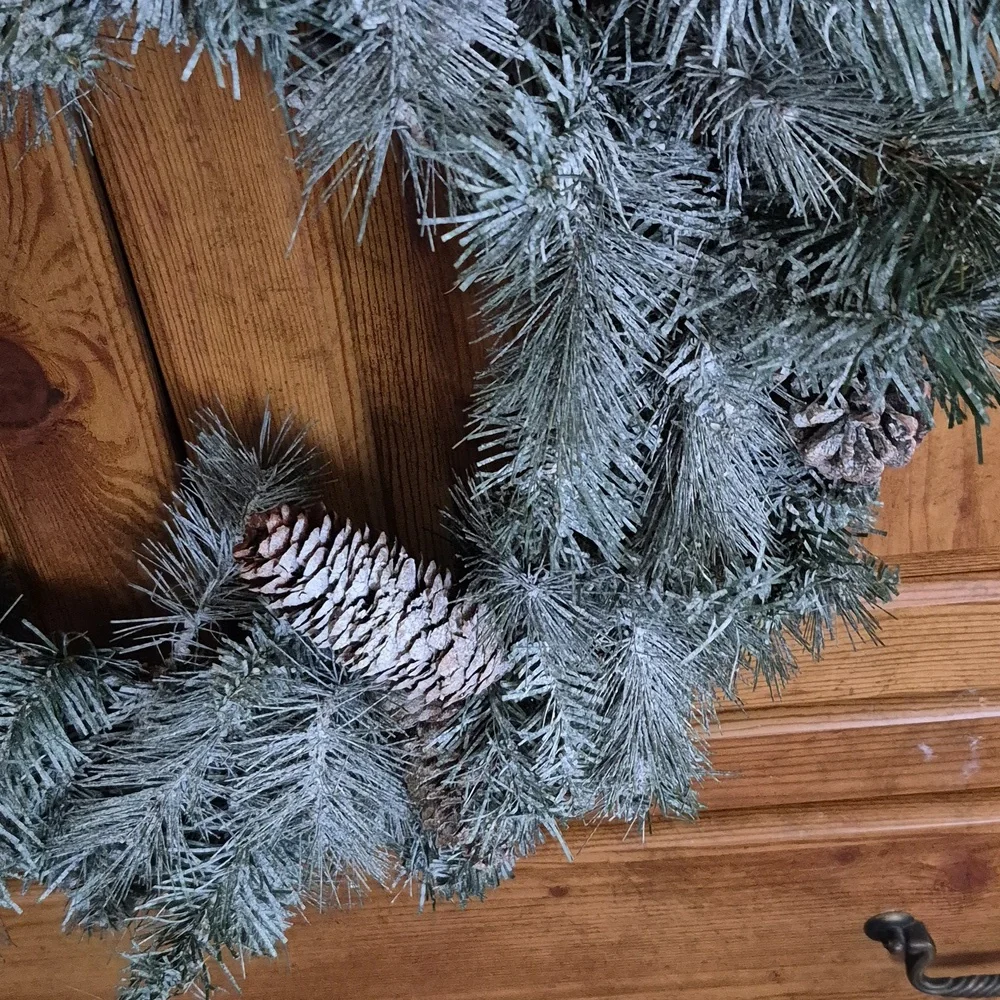 Frosted Pinecone Holiday Wreath 20